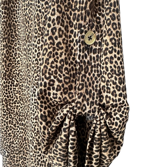 Michael Kors NWT animal print blouse, roll sleeve, gold zipper, size Med - Picture 4 of 8